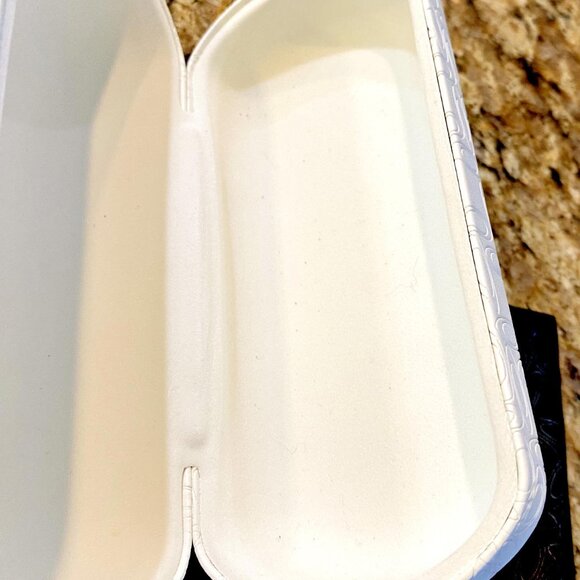 Oakley White Sunglasses Clamshell Case Textured Clean Cloth Bag Protection EUC - Picture 7 of 13